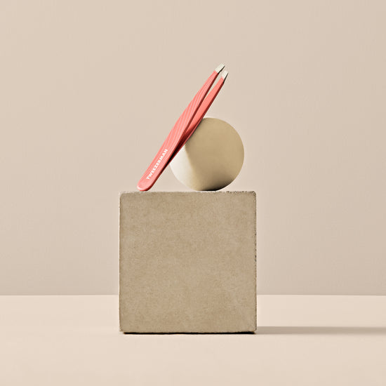 EWC x TWEEZERMAN Slant Tweezer lifestyle scene